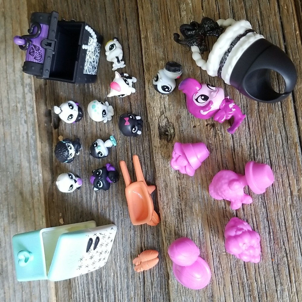 LPS mini figures set